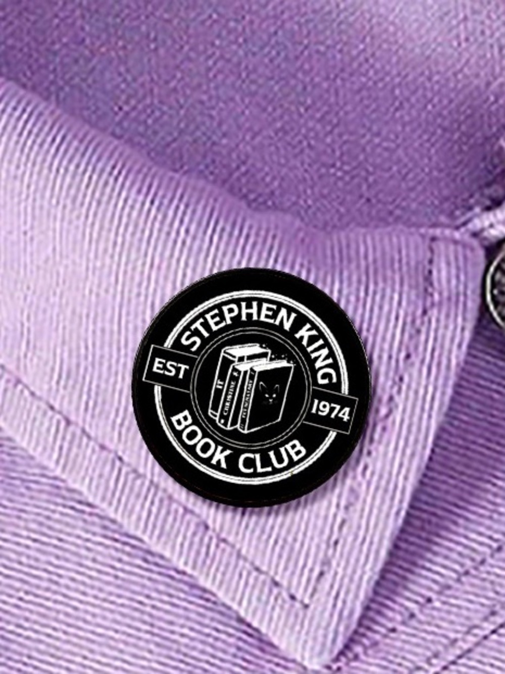 Stephen King Book Club Enamel Pin – Horror Reader Literary Book Lover Badge